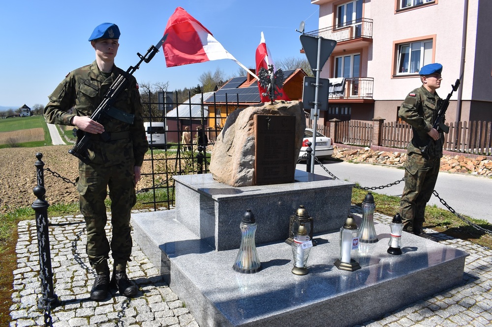 Uroczystość w 83. rocznicę Zbrodni Katyńskiej – Huta Szklana, 21 kwietnia 2023 r. Fot. Dariusz Skrzyniarz (IPN)