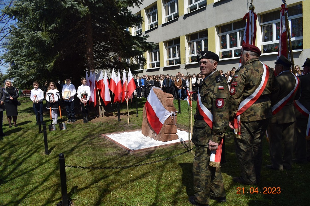 Posadzenie katyńskiego „Dębu Pamięci” dedykowanego Józefowi Wertce – Łopuszno, 21 kwietnia 2023 r.
