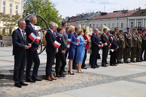 Obchody Dnia Flagi RP w Kielcach. Fot. Świętokrzyski Urząd Wojewódzki