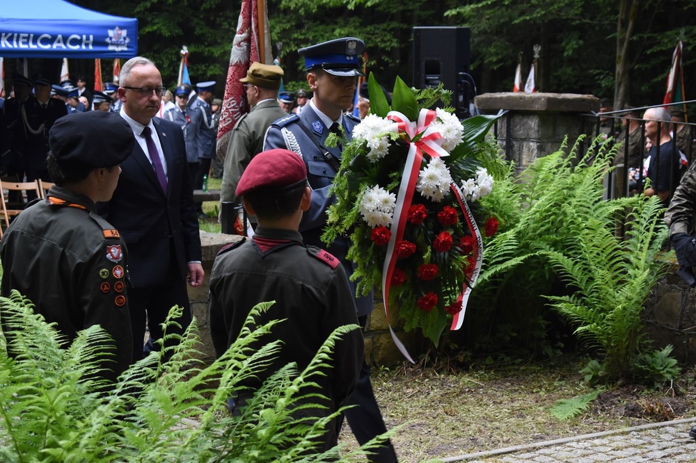 Uroczystości upamiętniające partyzantów działających na Kielecczyźnie. Fot. Dariusz Skrzyniarz (IPN)