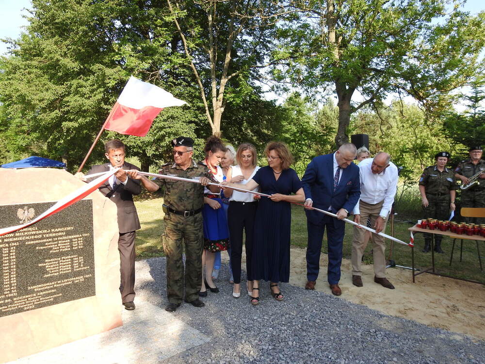 Odsłonięcie pomnika ofiar niemieckiej zbrodni – Miłkowska Karczma, 22 czerwca 2023 r.