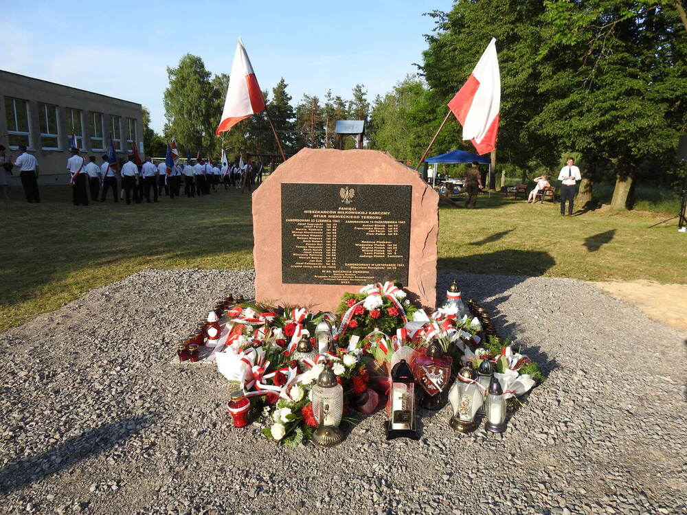 Odsłonięcie pomnika ofiar niemieckiej zbrodni – Miłkowska Karczma, 22 czerwca 2023 r.