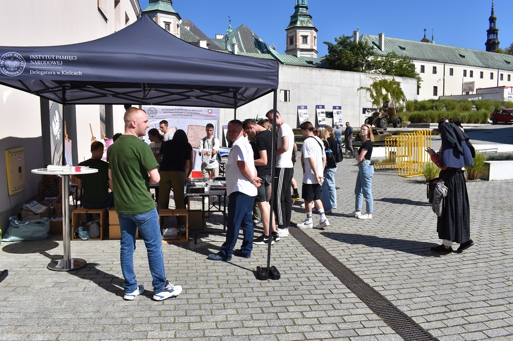 Delegatura IPN w Kielcach na pikniku historyczno-militarnym. Fot. Dariusz Skrzyniarz