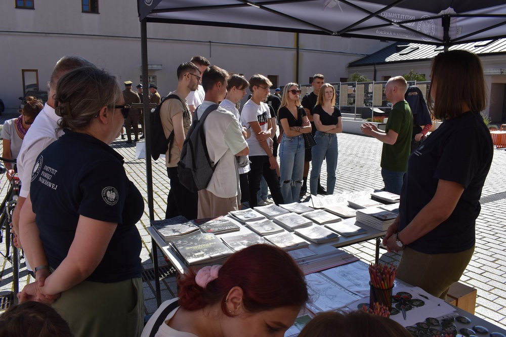 Delegatura IPN w Kielcach na pikniku historyczno-militarnym. Fot. Dariusz Skrzyniarz