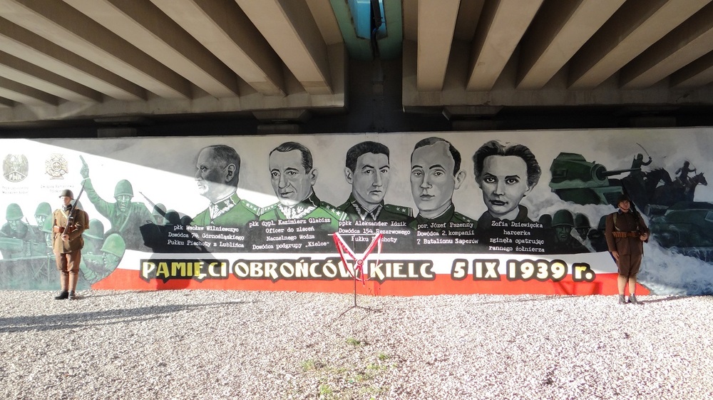 Odsłonięcie muralu obrońców Kielc. Fot. SRH 4 PPLeg