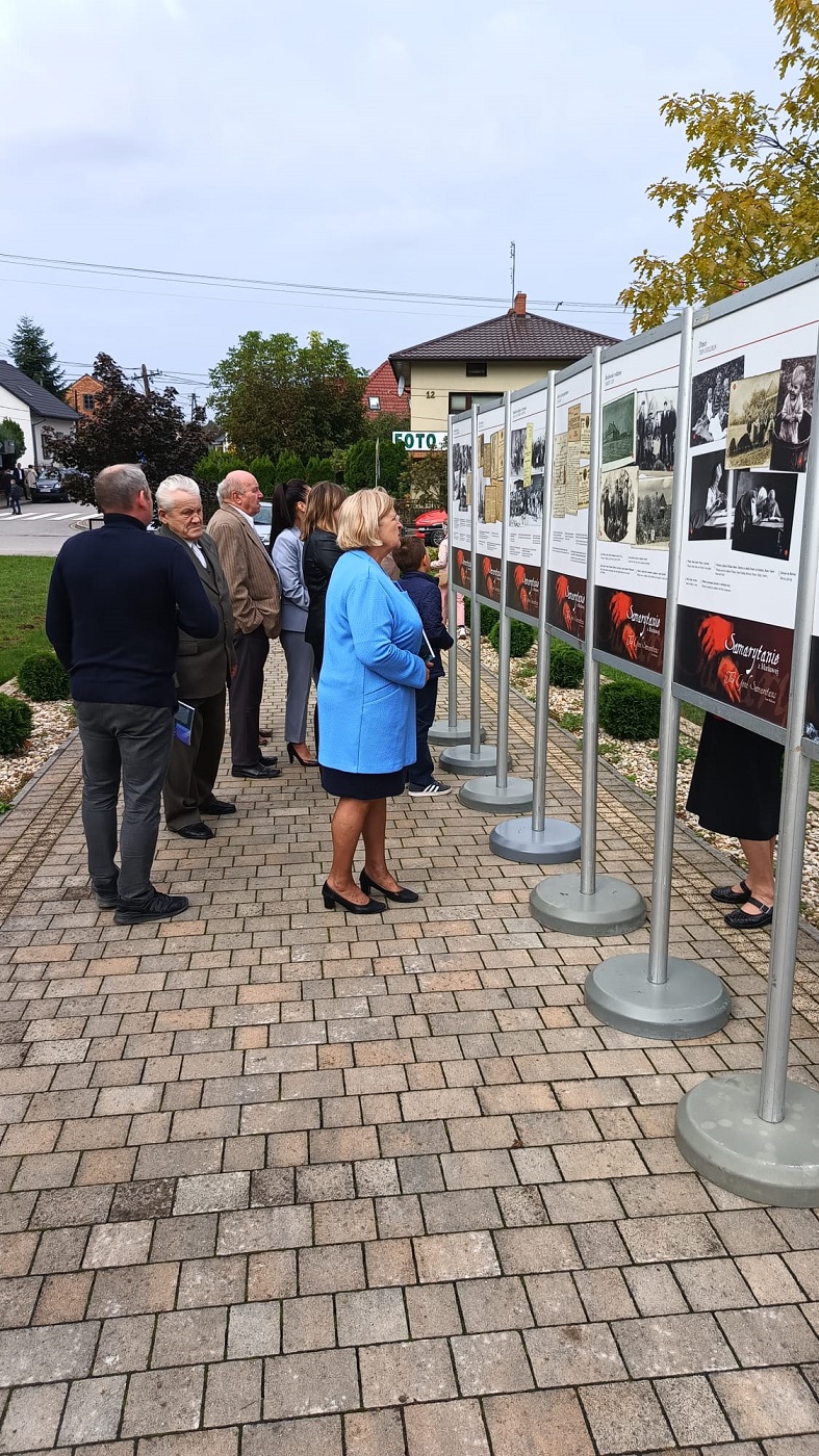 Skalbmierz. Prezentacja wystawy „Samarytanie z Markowej. Ulmowie – Polacy zamordowani przez Niemców za pomoc Żydom”