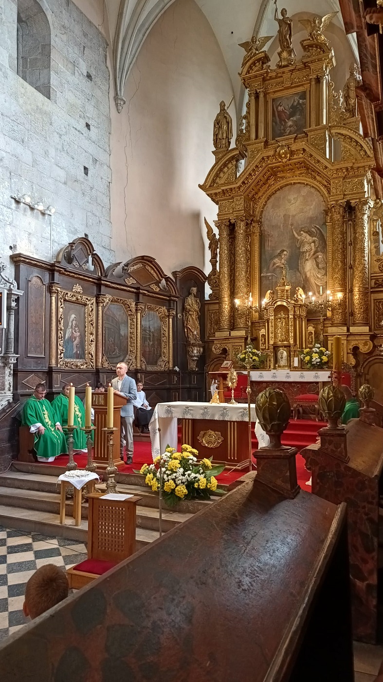 Skalbmierz. Prezentacja wystawy „Samarytanie z Markowej. Ulmowie – Polacy zamordowani przez Niemców za pomoc Żydom”