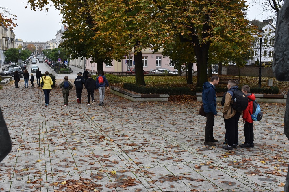 Gra miejska „56-66-76” elementem projektu szkoleniowego dla nauczycieli – Kielce, 27 października 2023. Fot. Dariusz Skrzyniarz