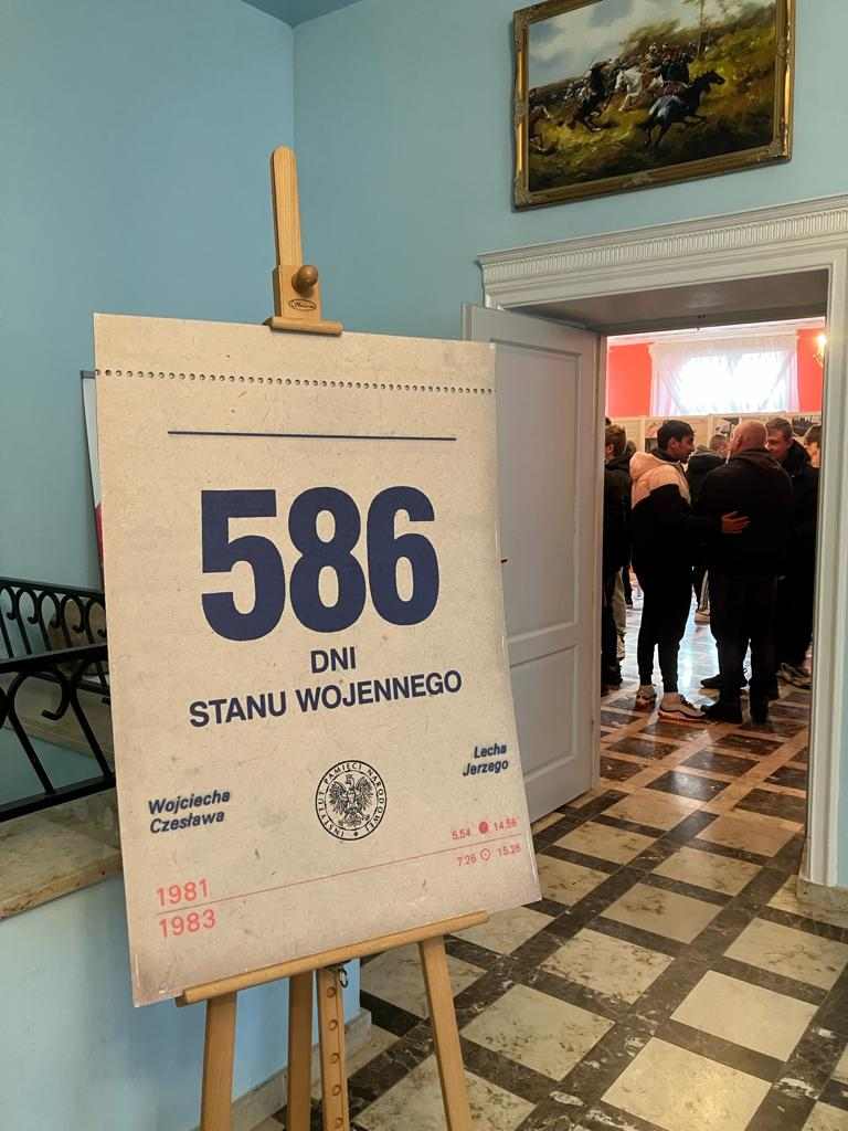 Wystawa pt. „586 dni stanu wojennego” w Podzamczu Chęcińskim. Fot. RCNT