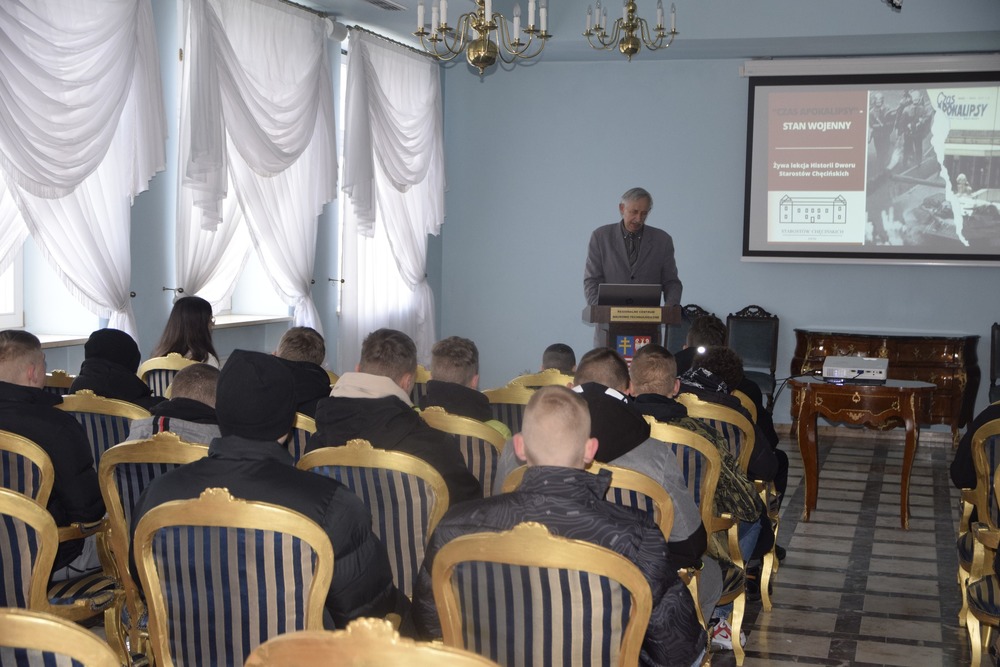 Wystawa pt. „586 dni stanu wojennego” w Podzamczu Chęcińskim. Fot. RCNT