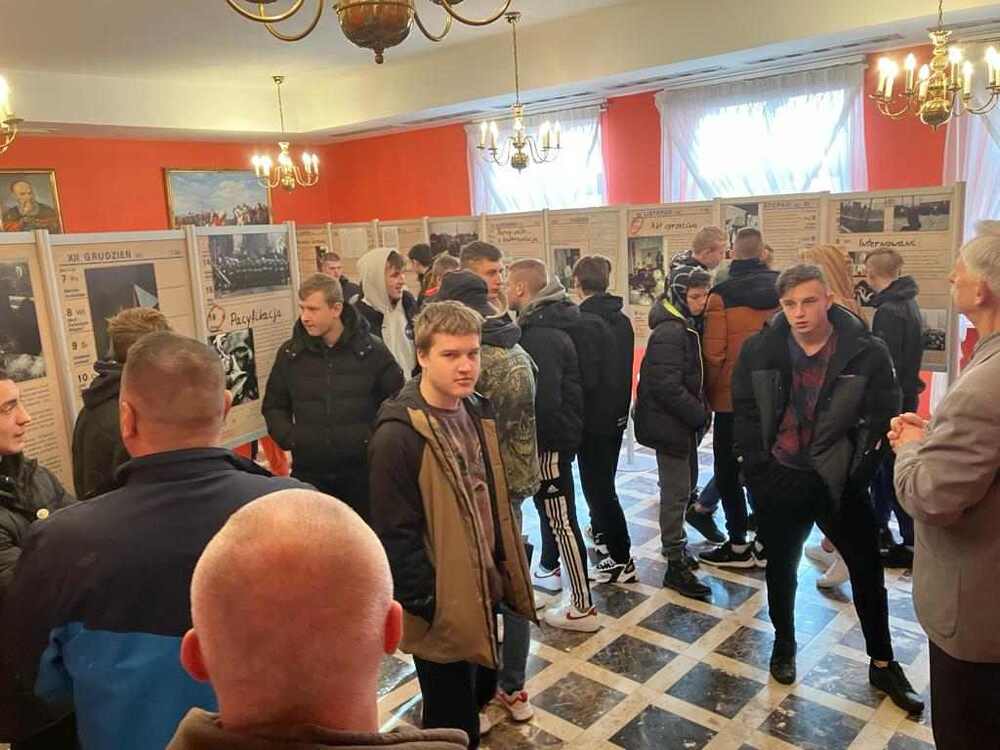 Wystawa pt. „586 dni stanu wojennego” w Podzamczu Chęcińskim. Fot. RCNT