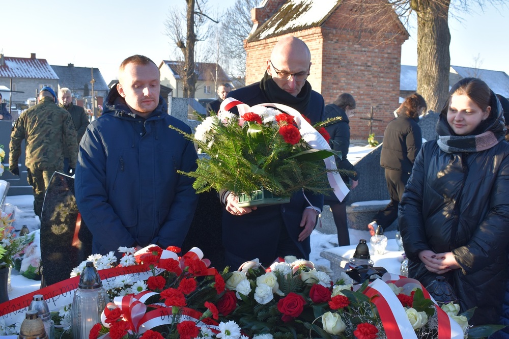 Odsłonięcie tablicy poświęconej westerplatczykowi Janowi Zdebowi – Kozłów, 10 stycznia 2024. Fot. Dariusz Skrzyniarz