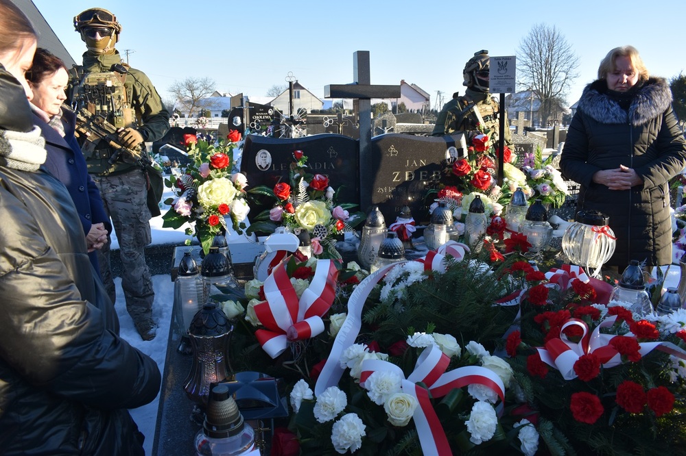 Odsłonięcie tablicy poświęconej westerplatczykowi Janowi Zdebowi – Kozłów, 10 stycznia 2024. Fot. Dariusz Skrzyniarz