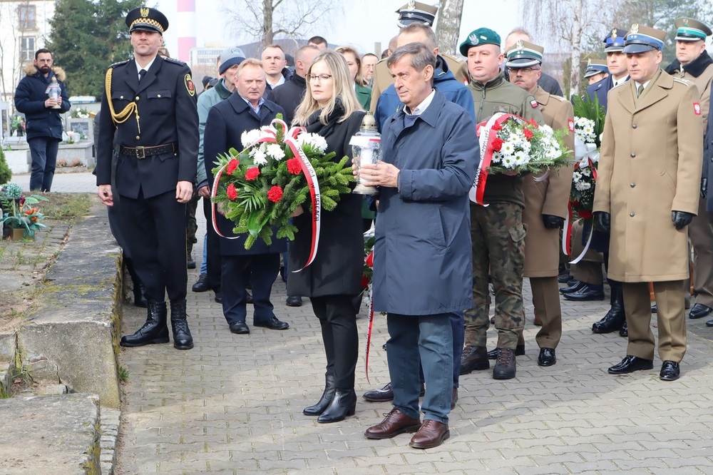 Obchody Narodowego Dnia Pamięci „Żołnierzy Wyklętych” - uroczystość na cmentarzu na kieleckich Piaskach