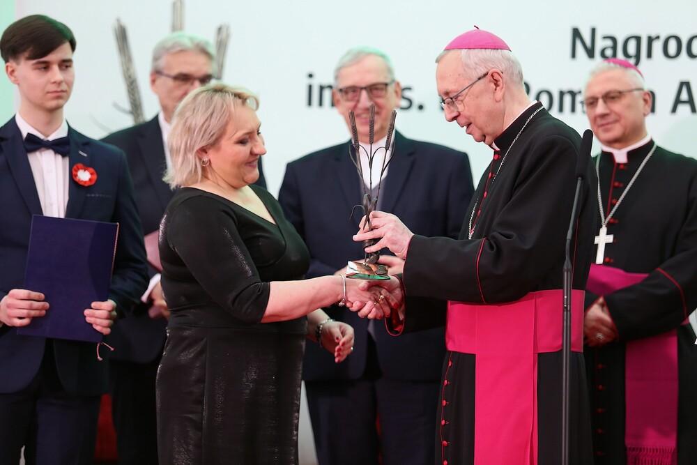 Włoszczowska szkoła wyróżniona Nagrodą im. ks. bp. Romana Andrzejewskiego za rok 2023. Fot. episkopat.pl