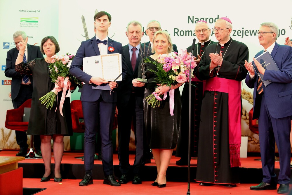 Włoszczowska szkoła wyróżniona Nagrodą im. ks. bp. Romana Andrzejewskiego za rok 2023. Fot. episkopat.pl