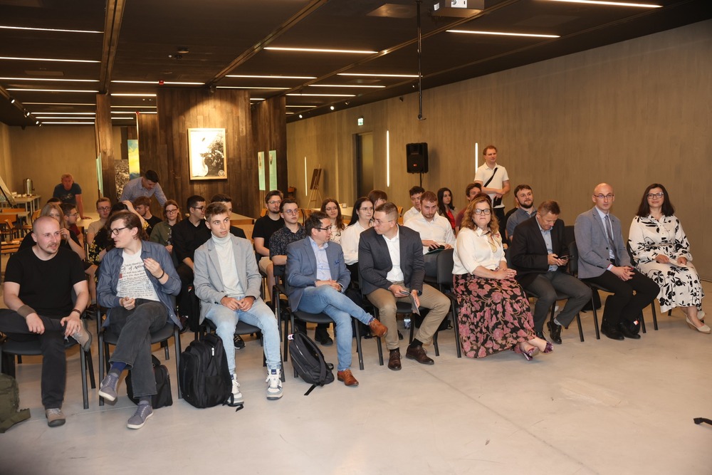 Studencka konferencja „Wieś polska podczas II wojny światowej”. Fot. Mauzoleum w Michniowie