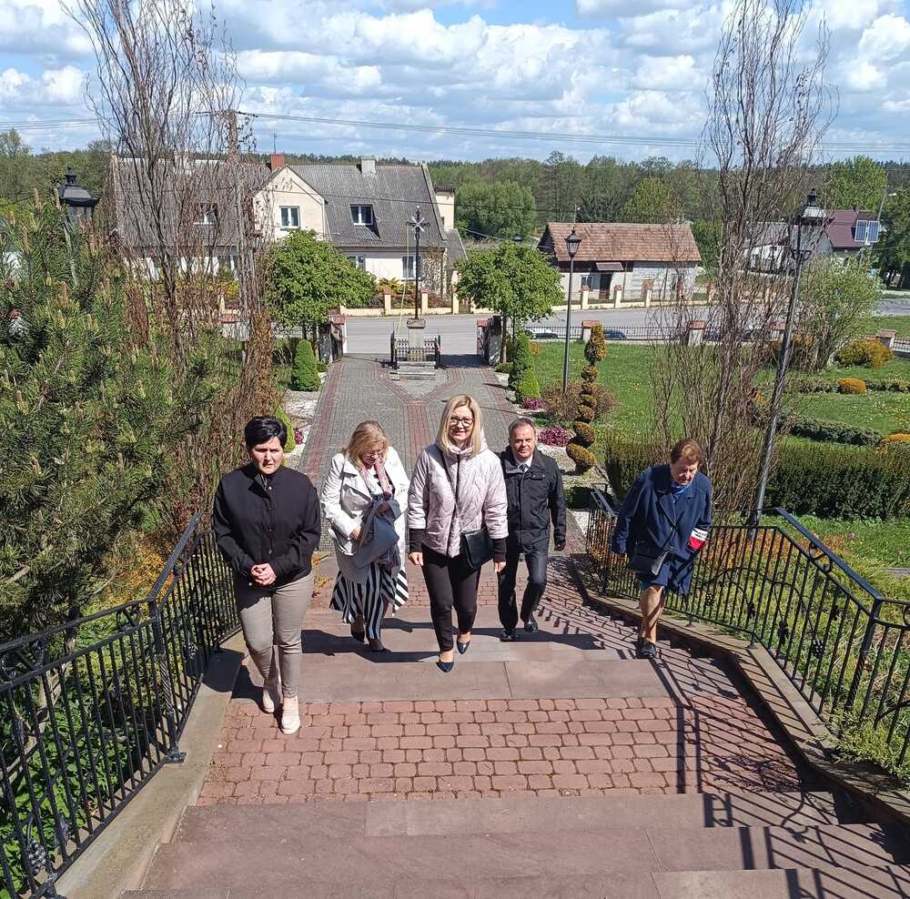 Posadzenie katyńskiego „Dębu Pamięci” dedykowanego Zygmuntowi Żuchowskiemu – Potok Wielki, 26 kwietnia 2024 r. Fot. SP w Potoku Wielkim