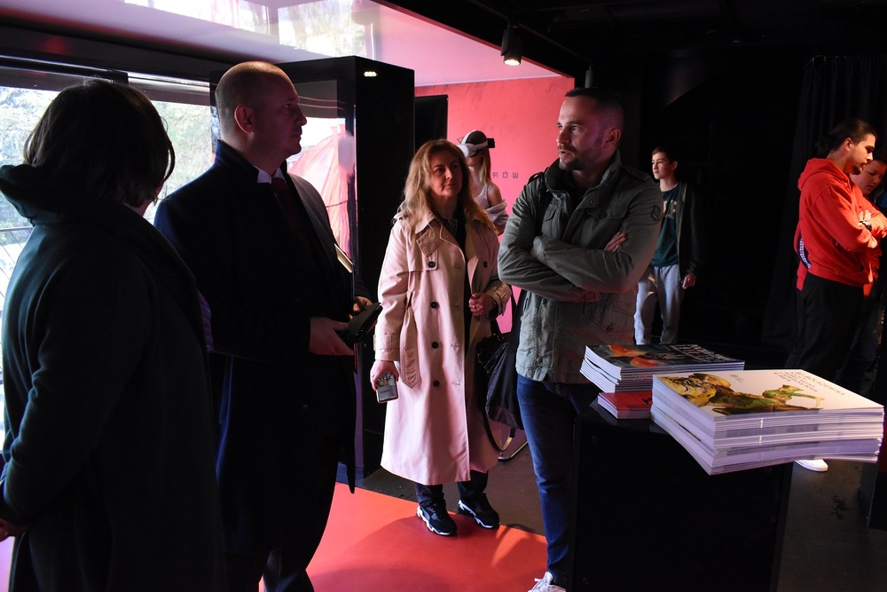 Mobilny showroom z „Grą Szyfrów” w Jędrzejowie. Fot. Dariusz Skrzyniarz (IPN)