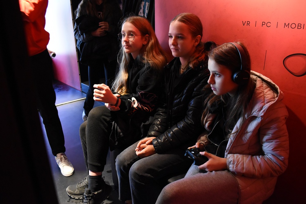 Mobilny showroom z „Grą Szyfrów” w Jędrzejowie. Fot. Dariusz Skrzyniarz (IPN)