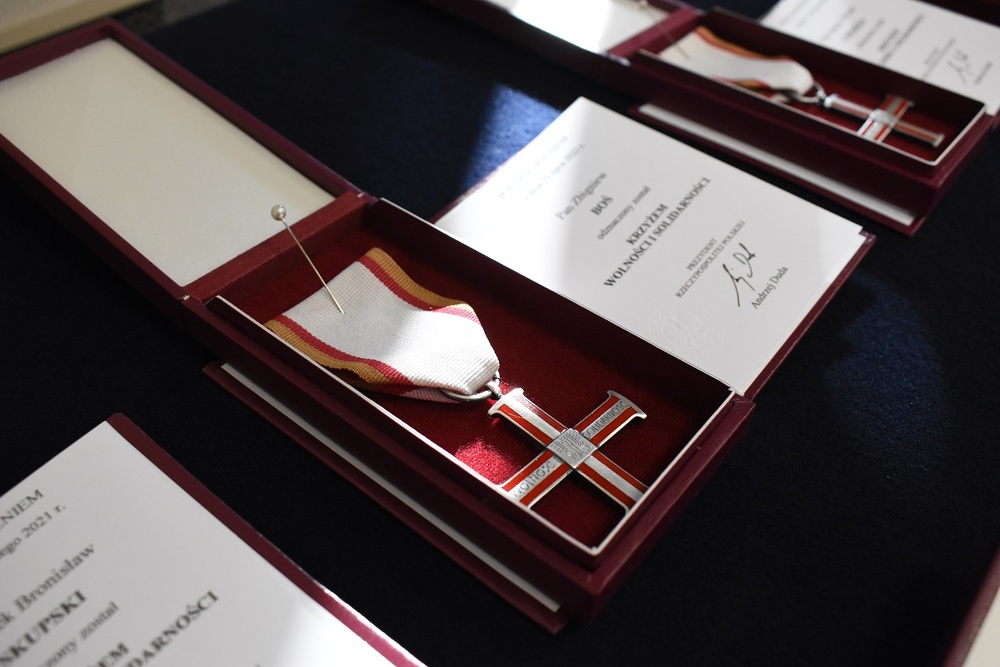 Kielce. Wręczenie Krzyży Wolności i Solidarności. Fot. Dariusz Skrzyniarz