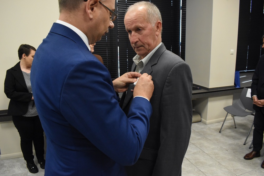 Kielce. Wręczenie Krzyży Wolności i Solidarności. Fot. Dariusz Skrzyniarz