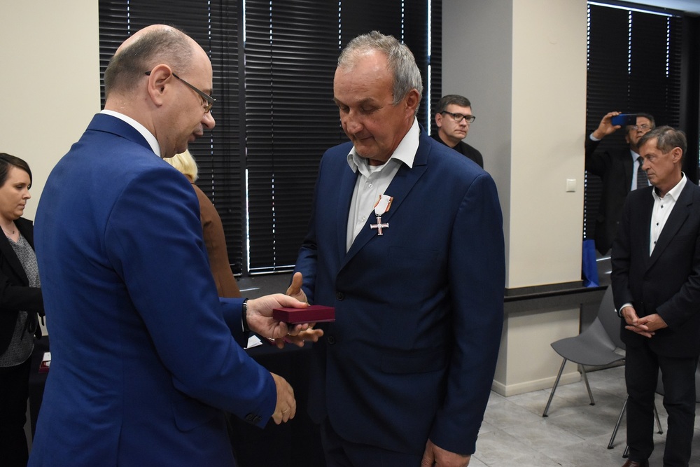Kielce. Wręczenie Krzyży Wolności i Solidarności. Fot. Dariusz Skrzyniarz